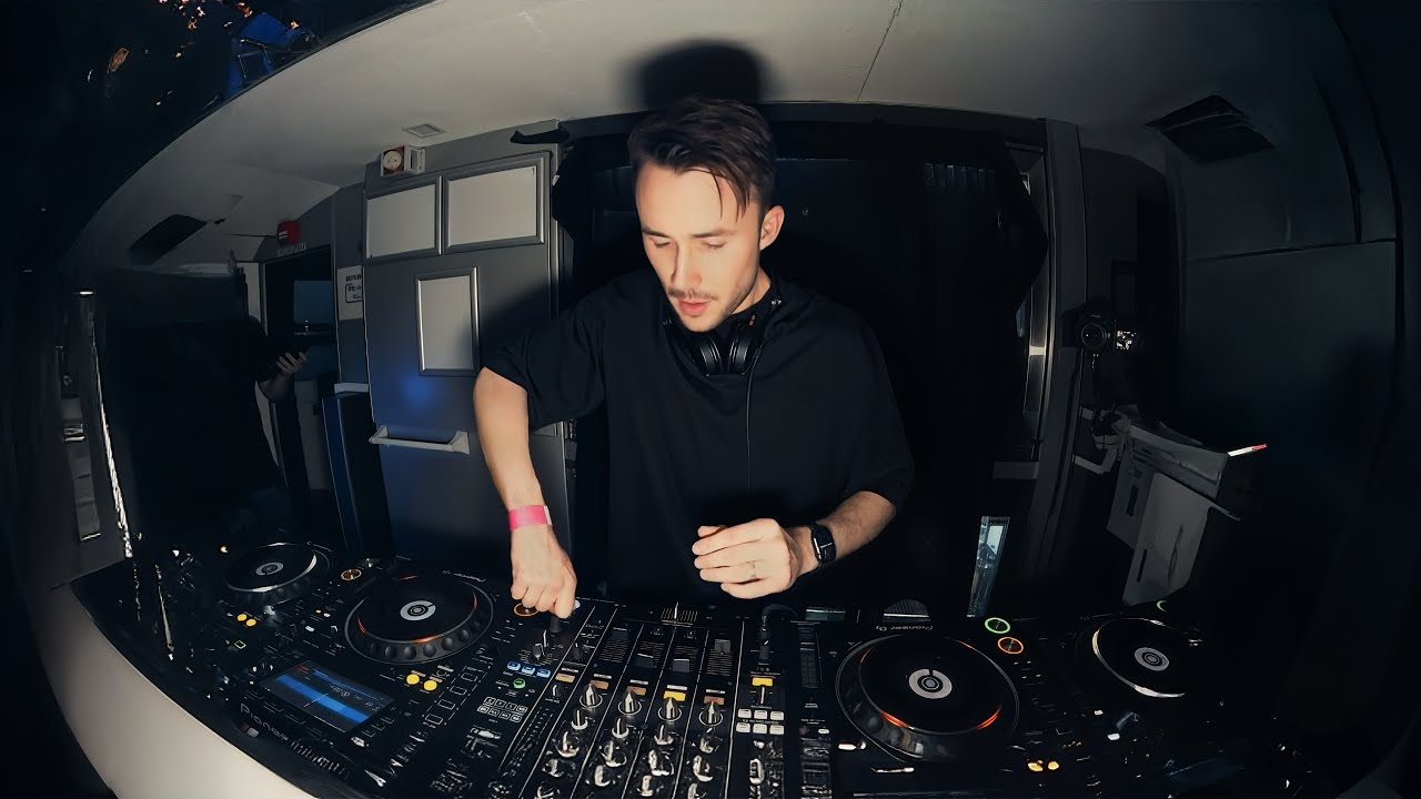 DJ set on a boat in Auckland 🇳🇿
